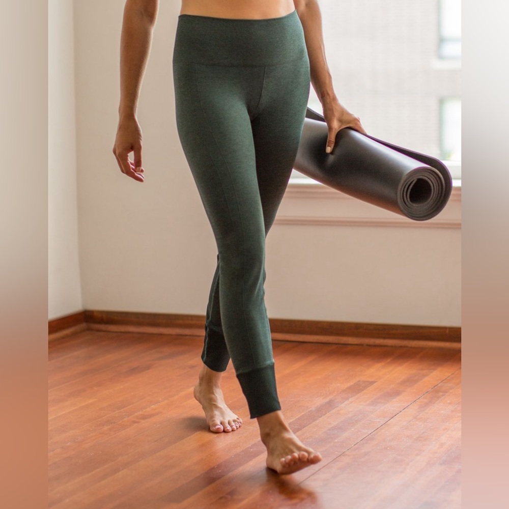 Lululemon Ebb to Street Dark Green Seamless Tights Leggings Size 6